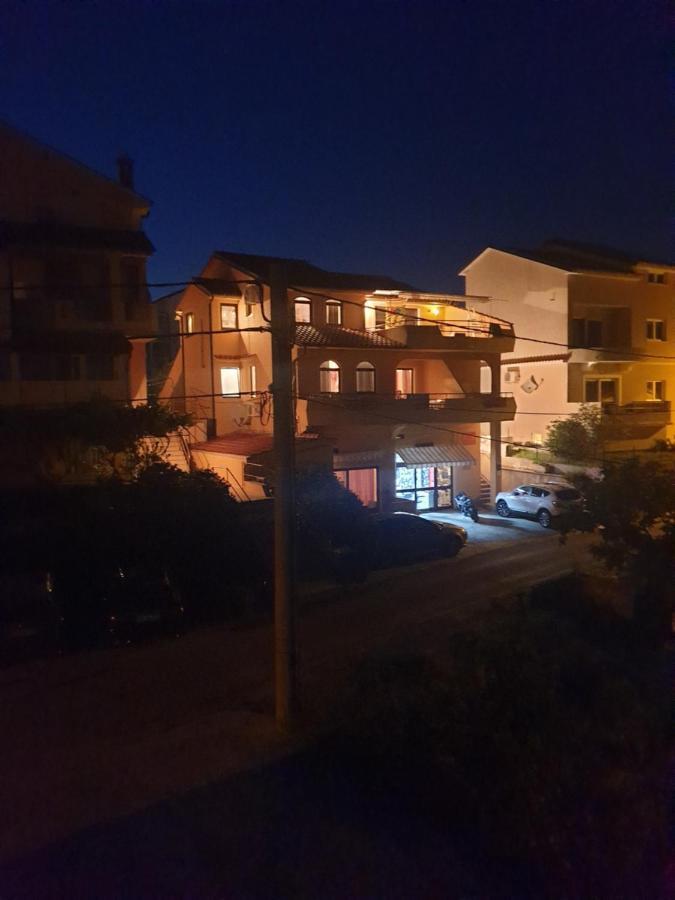 Apartments Damir 2838 Лопар Екстер'єр фото